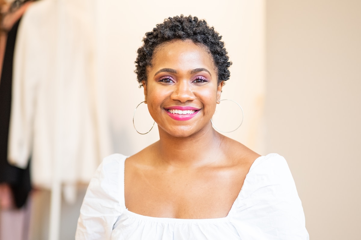 Personal Branding for Professional Women: A Complete Guide - tapHi.io